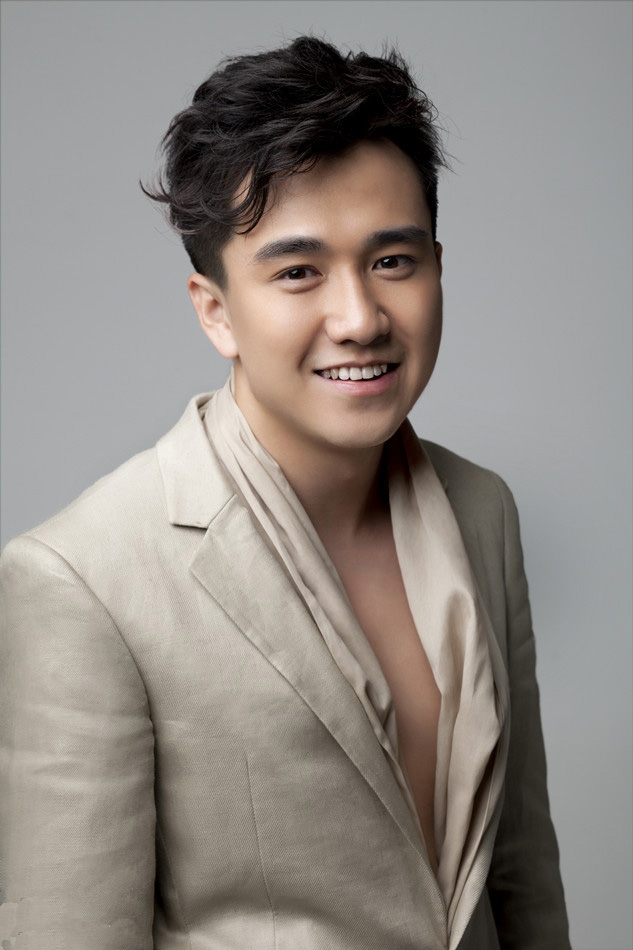 翟天临变成熟男人带来馥雅气质浓郁的个人写真