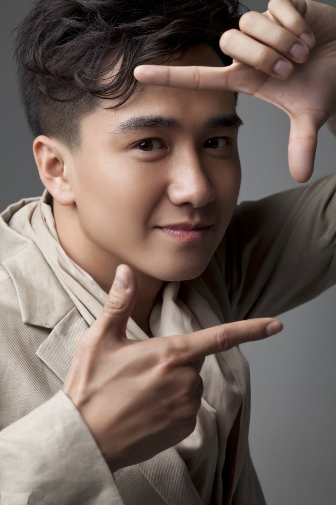 翟天临变成熟男人带来馥雅气质浓郁的个人写真