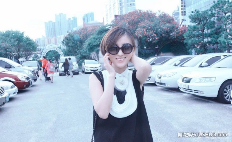 鬼马大叔马岩黑白质感写真 展熟男魅力