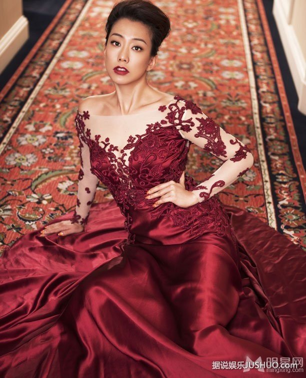 吴辰君镂空透视裙写真秀身材 女人味尽显