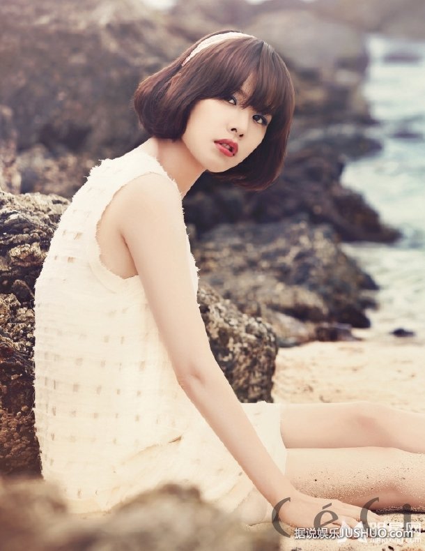 金载沅赵允熙杂志写真 沙发缠绵演绎性感情侣