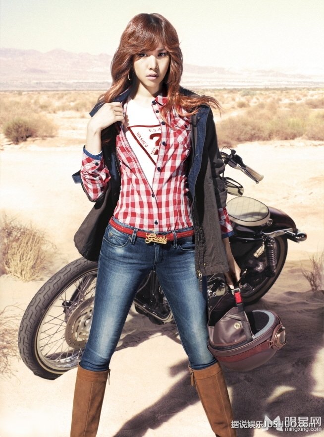 金载沅赵允熙杂志写真 沙发缠绵演绎性感情侣