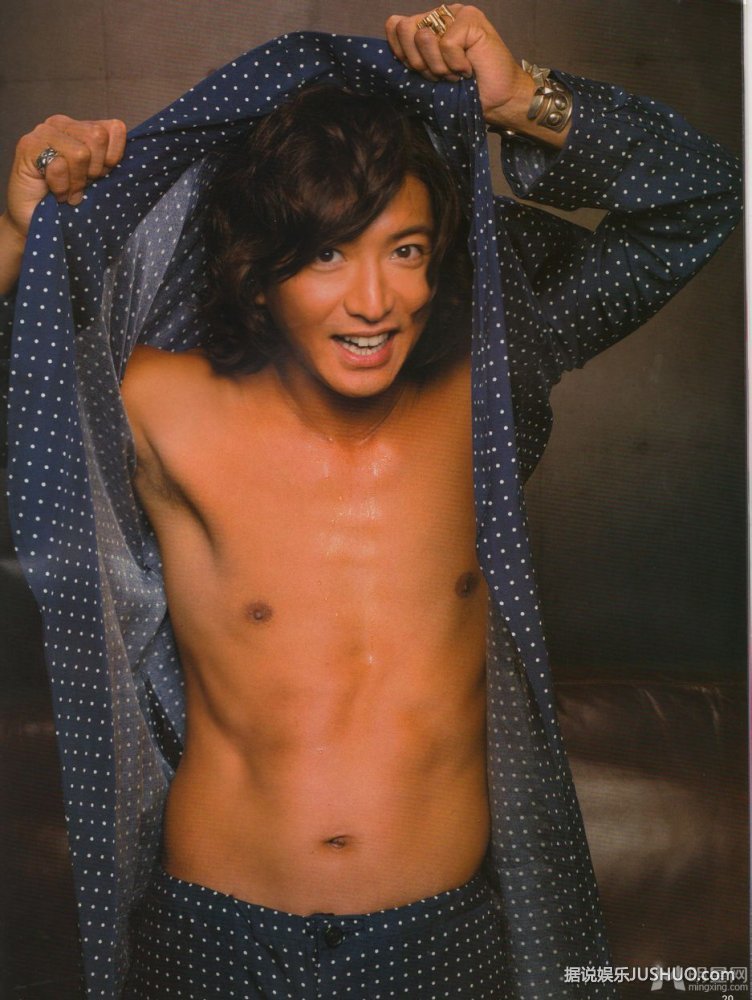 木村拓哉登杂志封面 诱惑眼神显熟男魅力