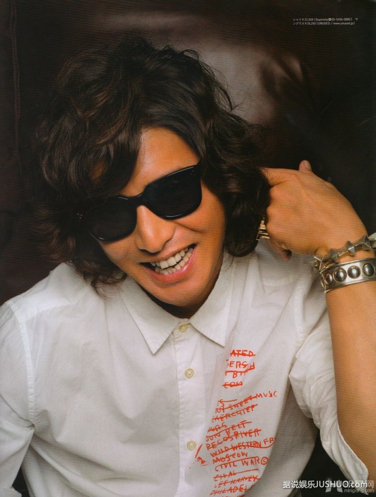 木村拓哉登杂志封面 诱惑眼神显熟男魅力