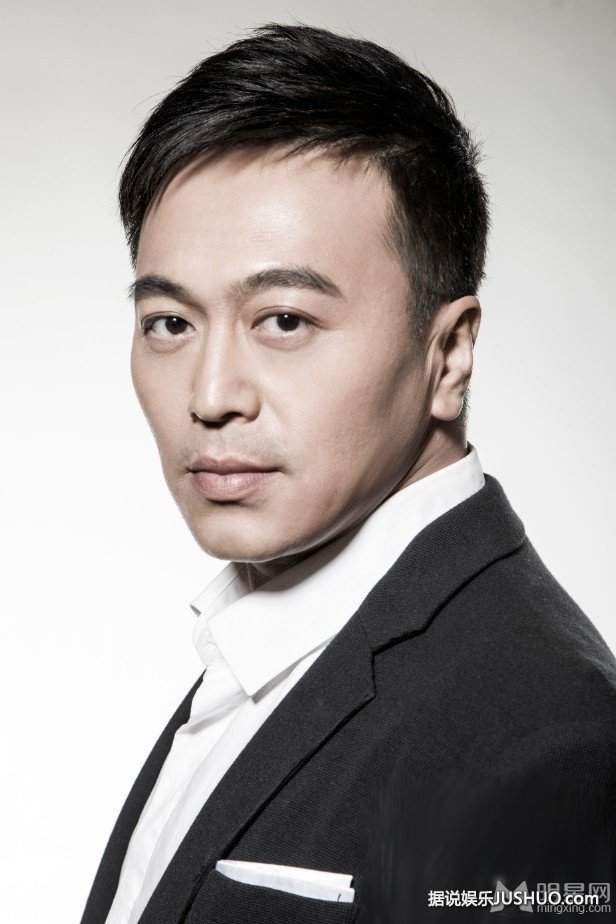 陈颢文最新写真 温暖笑容展儒雅男人气质 陈颢文最新写真 温暖笑容展儒雅男人气质