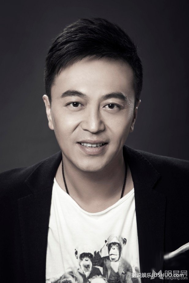 陈颢文最新写真 温暖笑容展儒雅男人气质 陈颢文最新写真 温暖笑容展儒雅男人气质