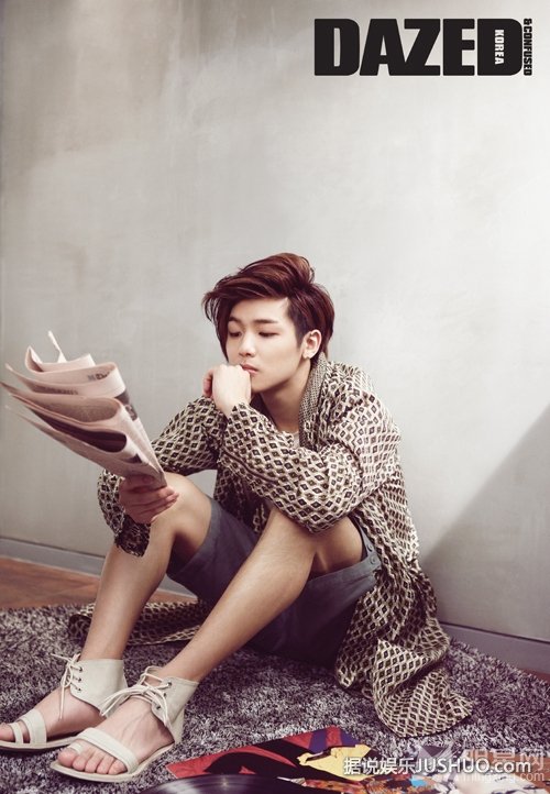 韩星姜敏赫床上写真 慵懒迷惑尽显男孩本色