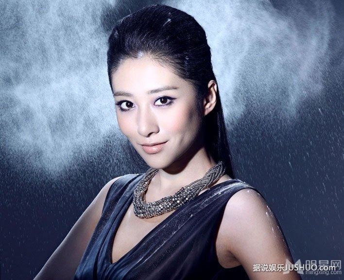 刘涛登新娘杂志封面 婚纱造型惹人怜爱