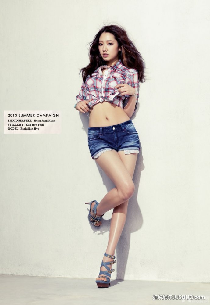 阿凡达女星佐伊全裸登封面 大秀性感迷人酮体