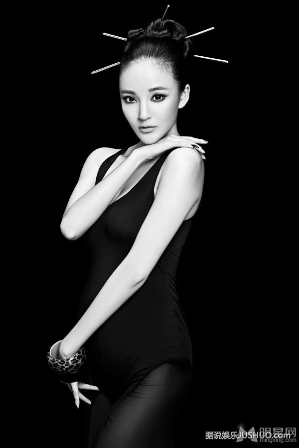 刘雨欣黑白性感写真  热舞大展曼妙身姿