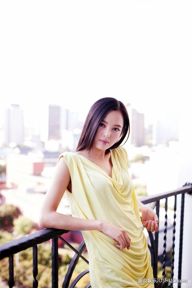 新晋女星辛芷蕾初夏写真 浅笑嫣然清爽阳光