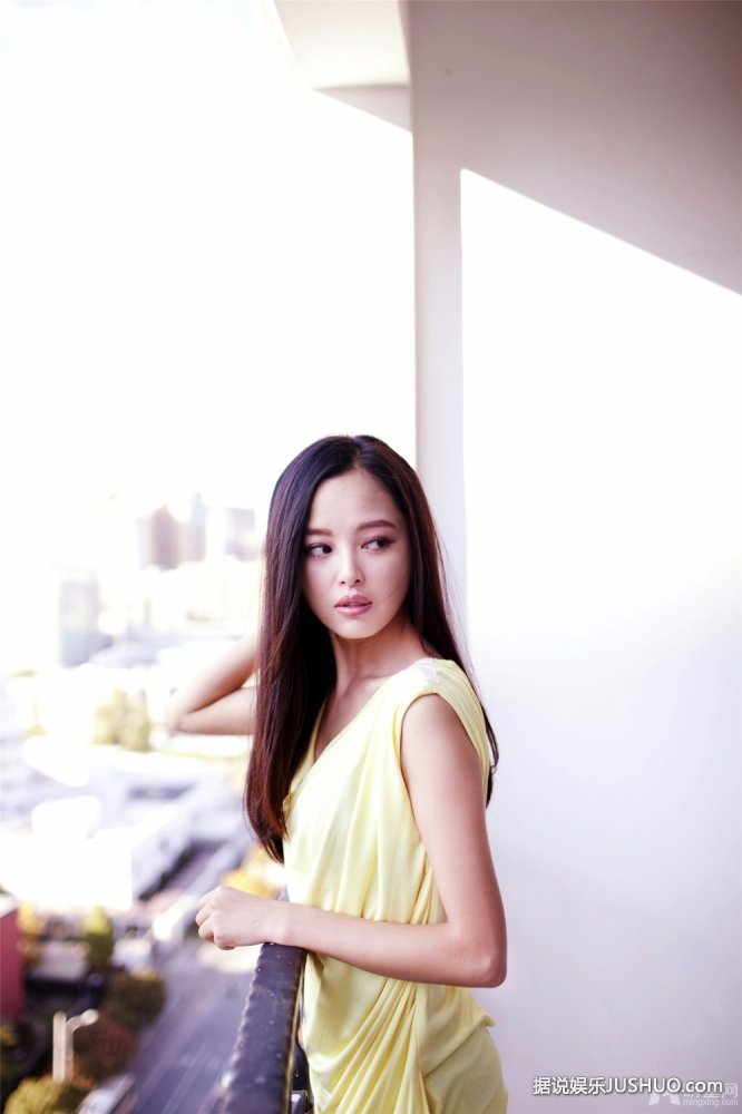 新晋女星辛芷蕾初夏写真 浅笑嫣然清爽阳光