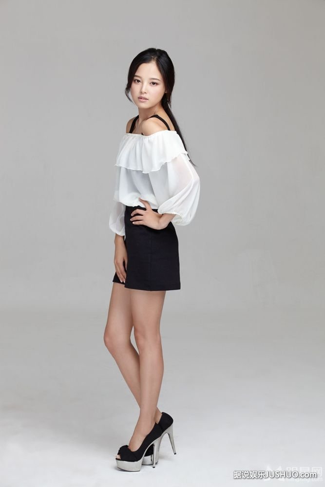 新晋女星辛芷蕾初夏写真 浅笑嫣然清爽阳光