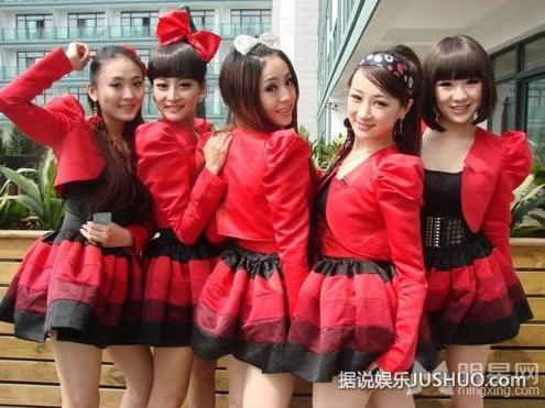新晋女星辛芷蕾初夏写真 浅笑嫣然清爽阳光