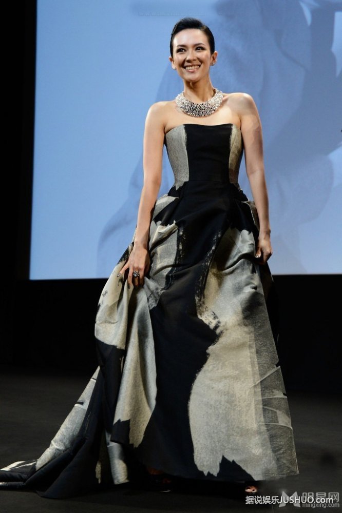 章子怡黑白大片霸气十足 国际章重返巅峰