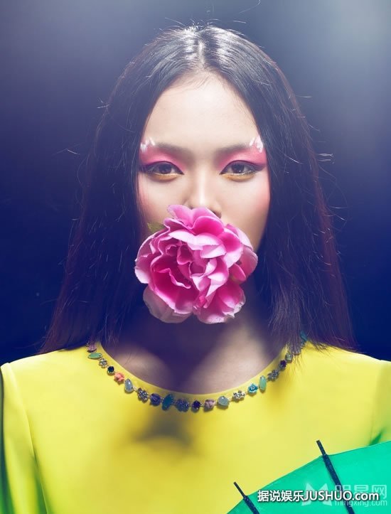 红歌会16强选手龚爽大片 大胆撞色玩百变