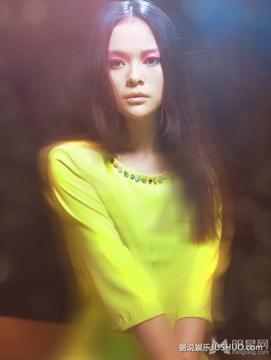 红歌会16强选手龚爽大片 大胆撞色玩百变