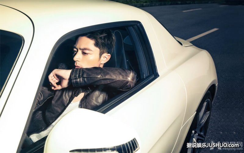 艾玛·罗伯茨登Nylon杂志封面 尽显青春活力