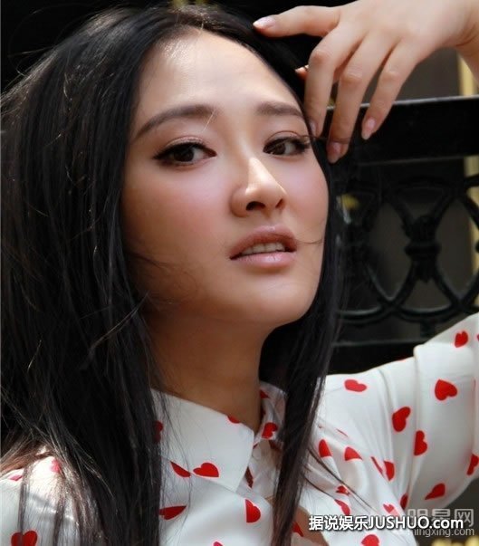 张玉洁拍户外写真 清新浪漫享受自然美