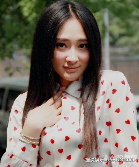 张玉洁拍户外写真 清新浪漫享受自然美