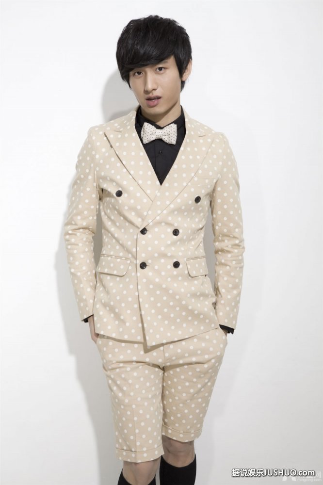 张玉洁拍户外写真 清新浪漫享受自然美