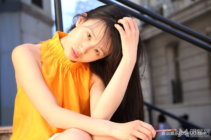 天注定李梦素颜写真 戛纳街头青春流动