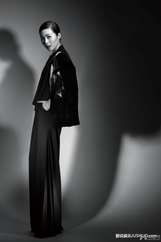 像火花像蝴蝶胡军杂志写真 彰显大哥范儿