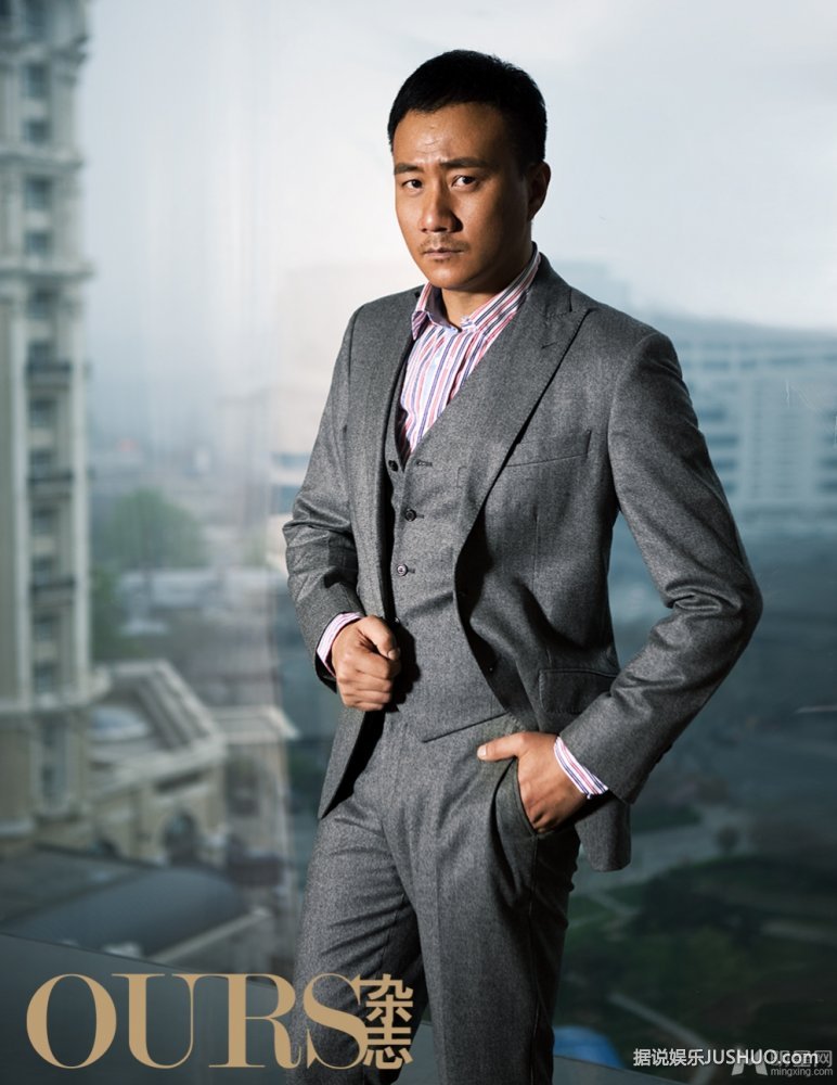 像火花像蝴蝶胡军杂志写真 彰显大哥范儿