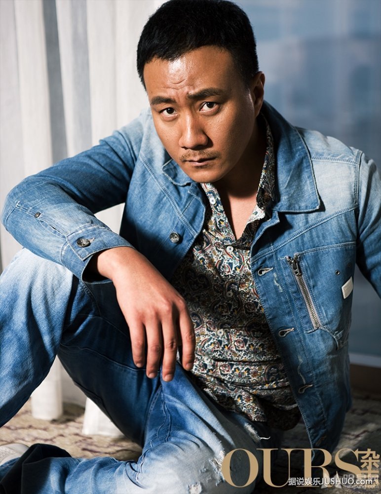 像火花像蝴蝶胡军杂志写真 彰显大哥范儿