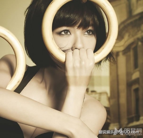 王希维抹胸装秀事业线 尽显火辣好身材