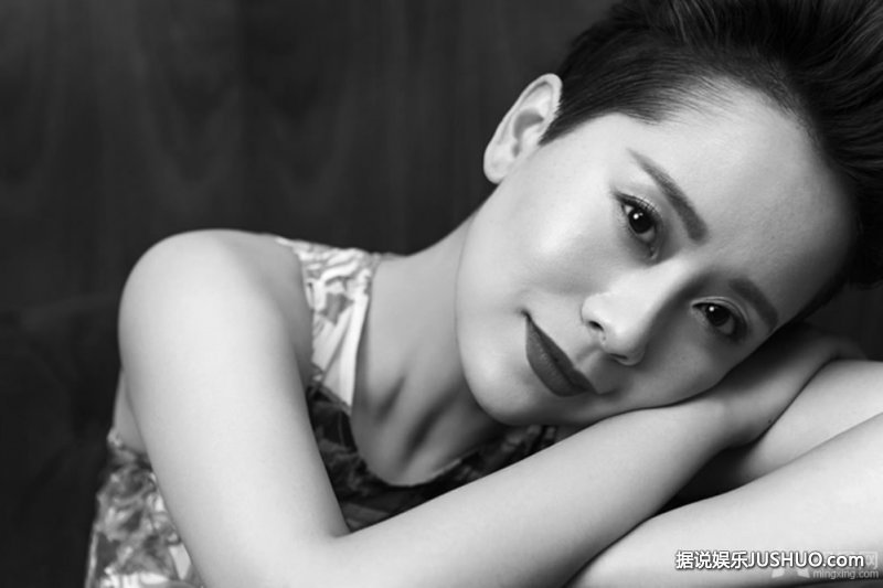 海清朋克造型拍写真 优雅诠释红唇诱惑