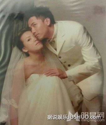 嫩模刘雨柔与哥哥亲密婚纱照 网友叹息不伦恋