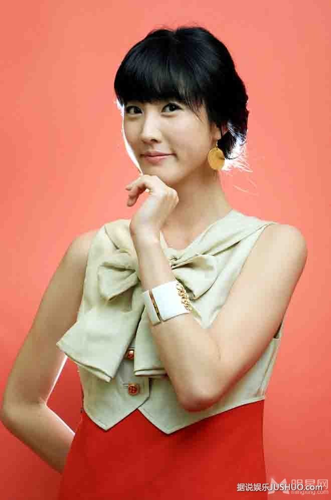 韩星李秀景比基尼拍杂志 性感翘臀丰满酥胸