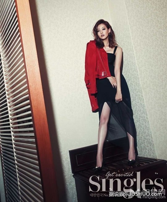 吴妍书Singles杂志写真 火辣身材无人能敌 吴妍书Singles杂志写真 火辣身材无人能敌