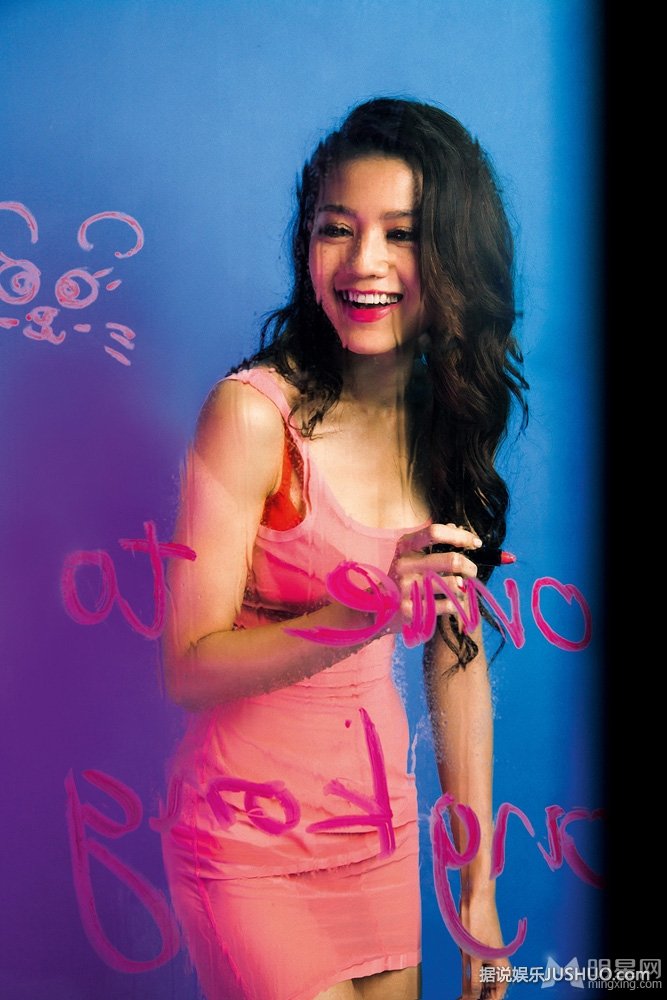 香港宝贝周秀娜写真  性感出镜撩人心弦