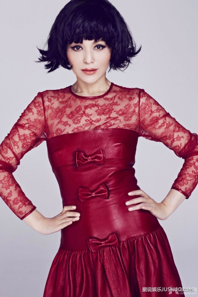 雪姨王琳蕾丝红裙拍写真 妩媚身姿炫出来 雪姨王琳蕾丝红裙拍写真 妩媚身姿炫出来