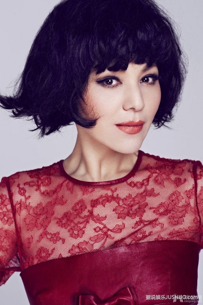 雪姨王琳蕾丝红裙拍写真 妩媚身姿炫出来 雪姨王琳蕾丝红裙拍写真 妩媚身姿炫出来