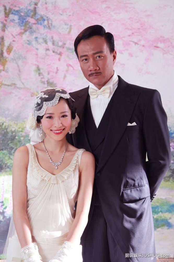 像火花像蝴蝶曝江一燕胡军复古婚纱照