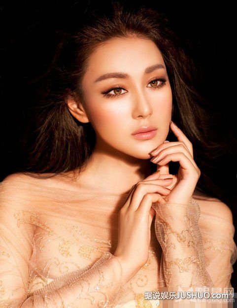 张馨予晒大尺度写真 薄纱透视美艳性感