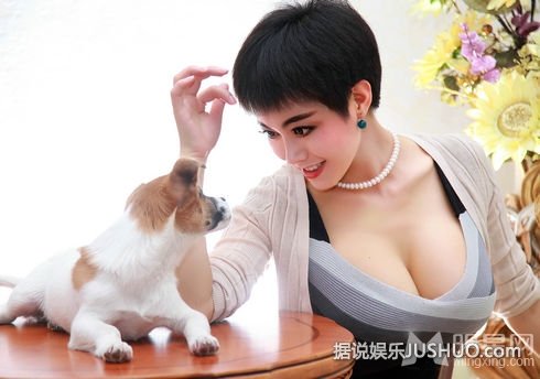 女星潘春春自曝全裸写真 水钻遮G奶引争议 女星潘春春自曝全裸写真 水钻遮G奶引争议