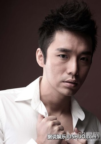 辣妈Mia陈静仪爆乳装出席一路向V新书分享会