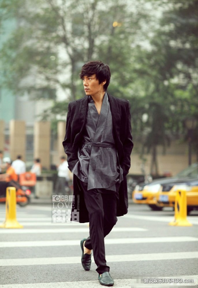 徐俪嘉京剧花旦写真 小露香肩绝美无限