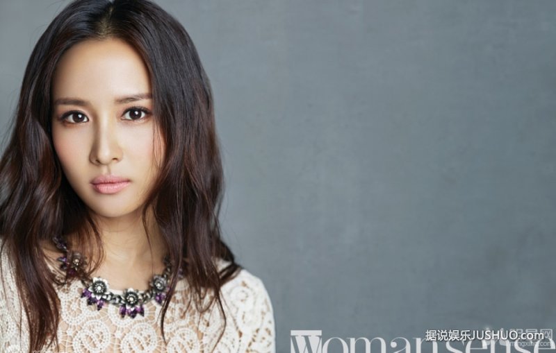 赵汝珍干练登韩国杂志封面 展完美身材 赵汝珍干练登韩国杂志封面 展完美身材