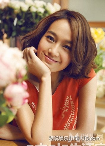 美女主播朱丹优雅登封面 高端大气获赞扬