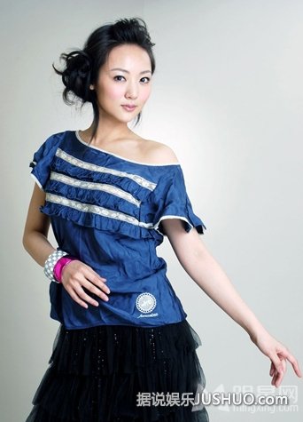 龙门镖局白敬祺饰演者张瑞涵知性写真