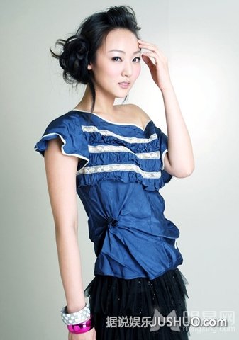 龙门镖局白敬祺饰演者张瑞涵知性写真