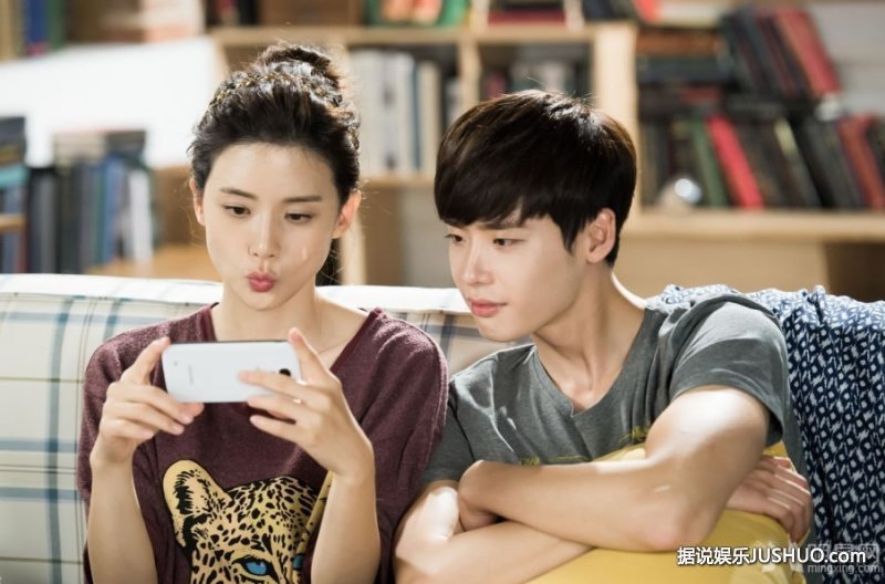 何韵诗深V性感写真 湿身诱惑庆个唱加场