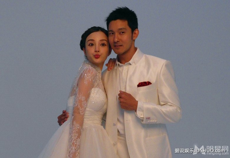 时光恋人拍婚纱写真 立威廉李小璐甜蜜牵手