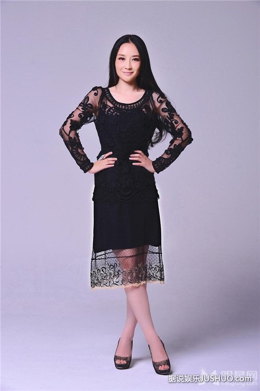 孙宁熟女造型拍时尚写真 大展黑色诱惑 孙宁熟女造型拍时尚写真 大展黑色诱惑