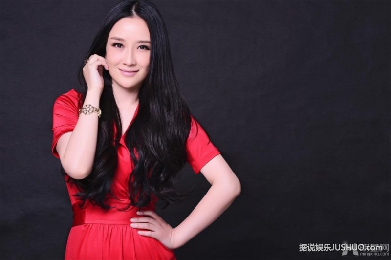 孙宁熟女造型拍时尚写真 大展黑色诱惑 孙宁熟女造型拍时尚写真 大展黑色诱惑